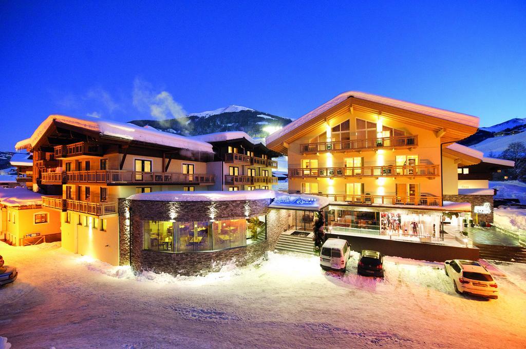 Hotel Garni ALPINA Saalbach-Hinterglemm Buitenkant foto